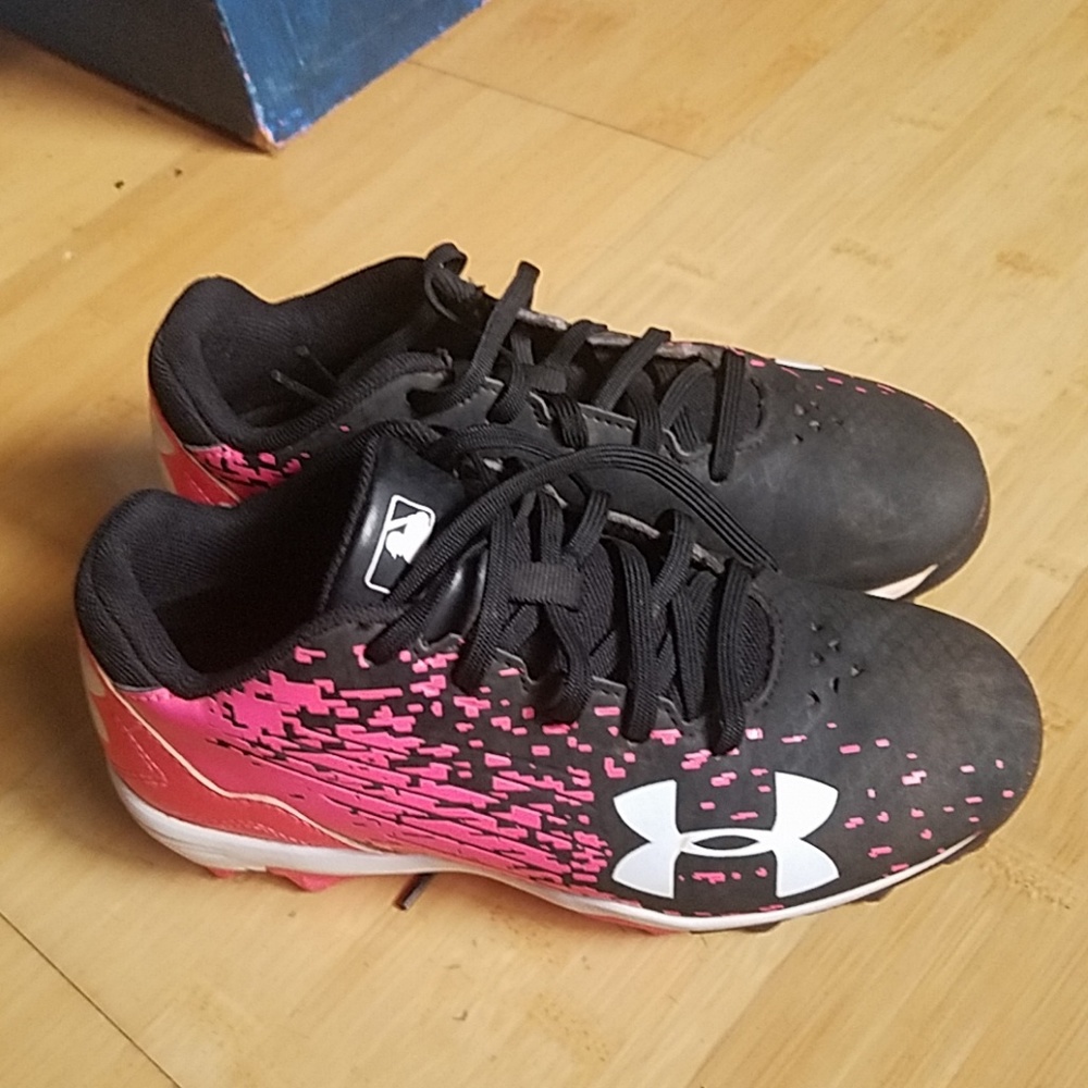 Kids Under Armour cleats size 13